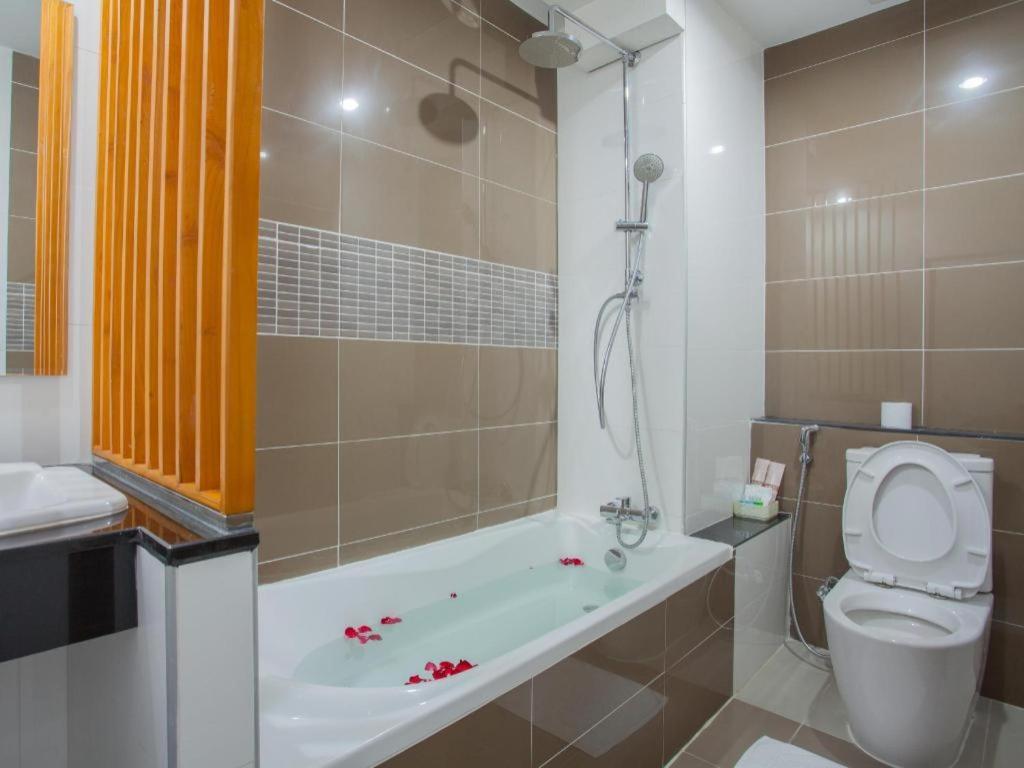 Gt Residence Hotel Бурирам Екстериор снимка
