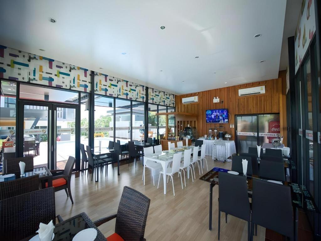 Gt Residence Hotel Бурирам Екстериор снимка