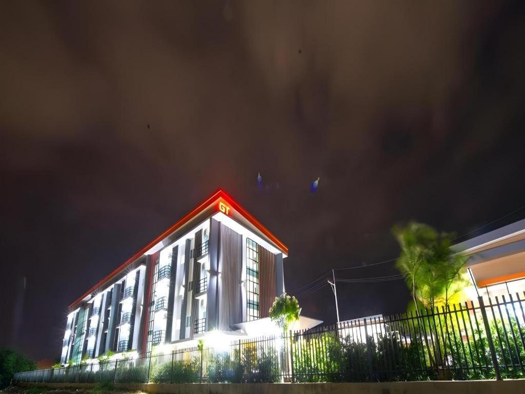Gt Residence Hotel Бурирам Екстериор снимка