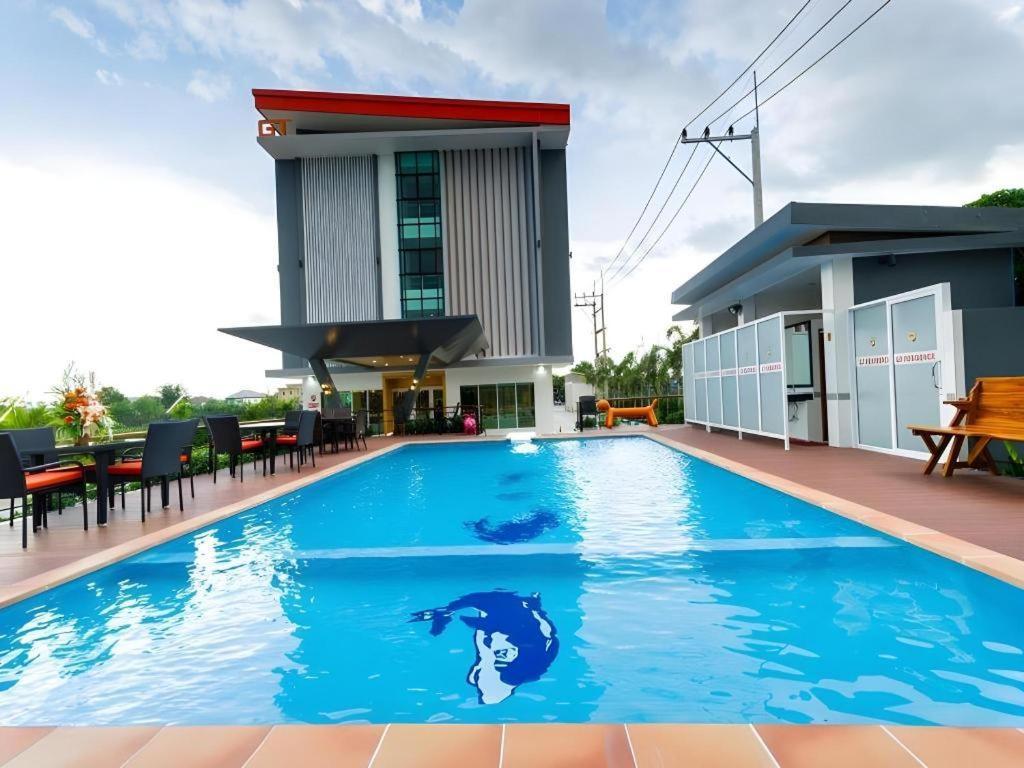 Gt Residence Hotel Бурирам Екстериор снимка