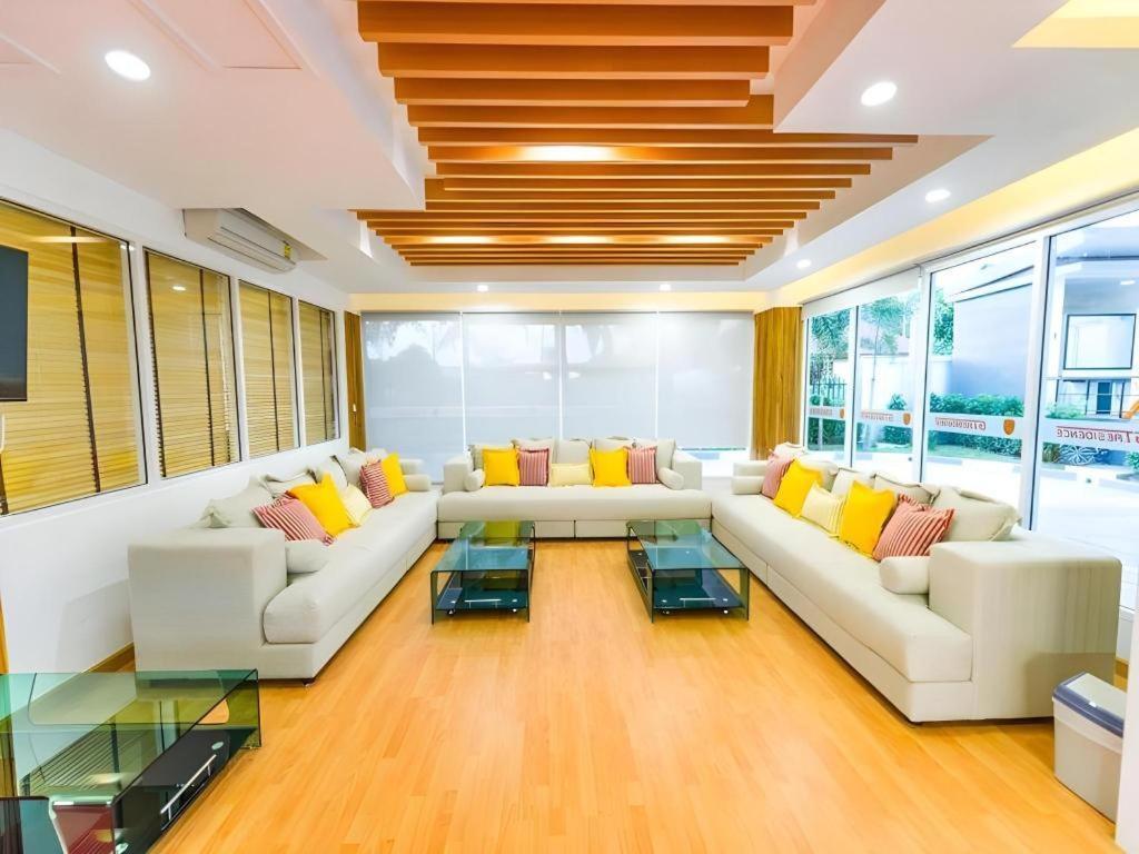 Gt Residence Hotel Бурирам Екстериор снимка