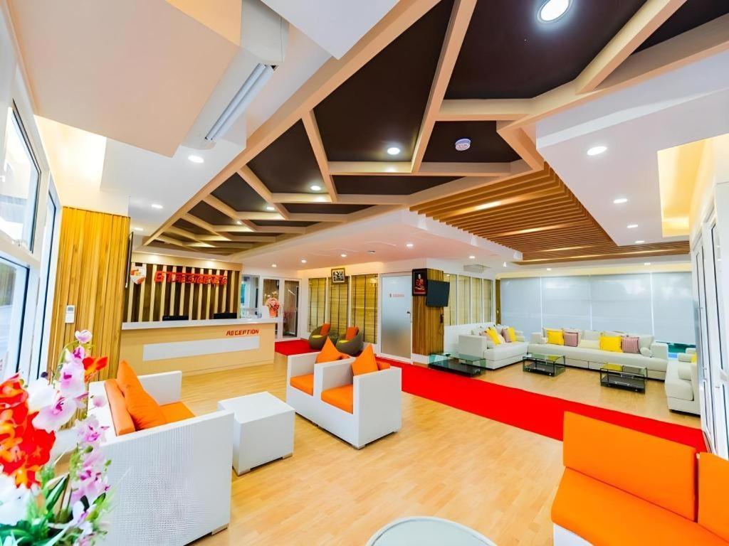 Gt Residence Hotel Бурирам Екстериор снимка