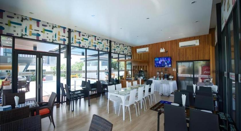 Gt Residence Hotel Бурирам Екстериор снимка
