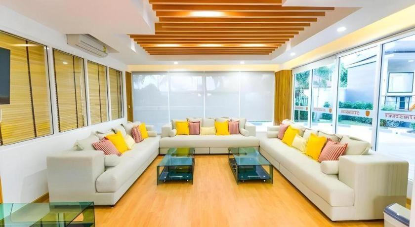 Gt Residence Hotel Бурирам Екстериор снимка