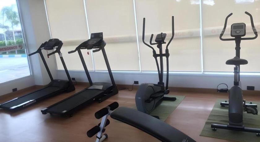 Gt Residence Hotel Бурирам Екстериор снимка