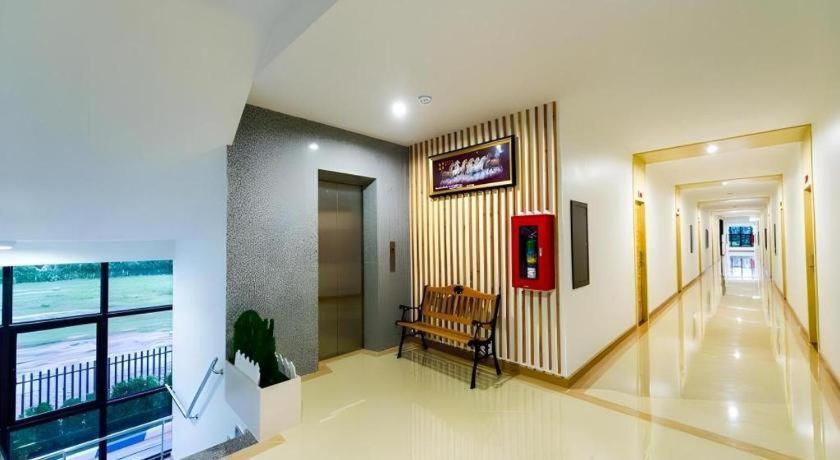 Gt Residence Hotel Бурирам Екстериор снимка